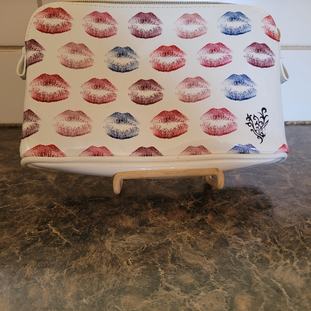 Younique Makeup Bag - new, no tags